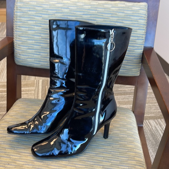 Fun patent looking go go boots! - Picture 2 of 3